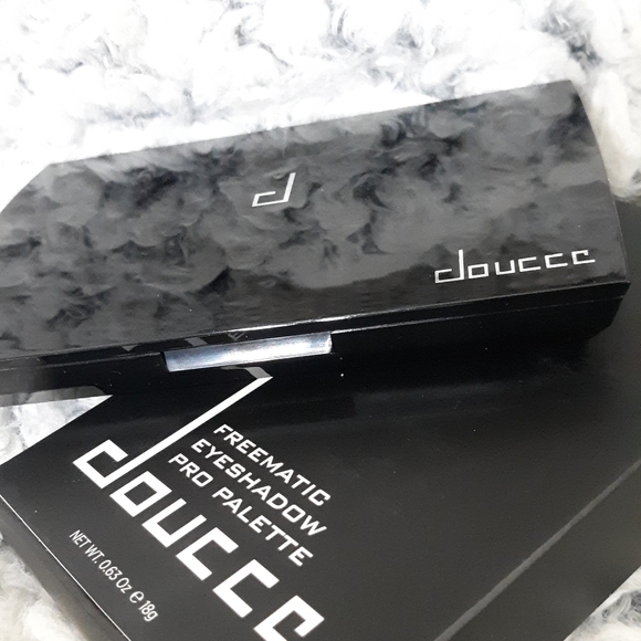 NIB Doucce eyeshadow palette - Picture 4 of 5